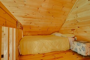 Secluded Cross Creek Cabin w/ Deck & Fire Pit!