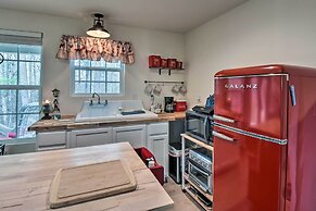 Cozy Demorest Cottage: Fire Pit & Porch