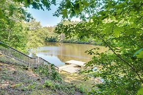 Cozy Demorest Cottage: Fire Pit & Porch