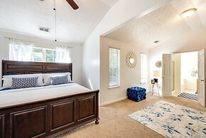 Atlanta Area Home w/ Yard ~ 2 Mi to Six Flags