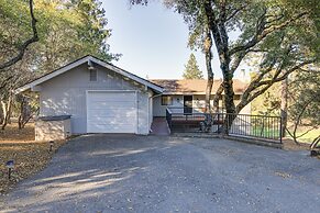 Groveland Home w/ Deck: 2 Mi to Pine Mountain Lake