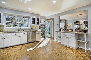 Hilltop Marietta Apt w/ Custom Design & Decor!