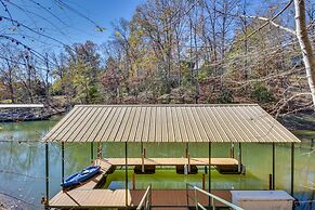 Lovely Lake Hartwell Retreat With Dock & Grill!