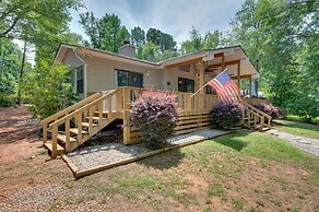 'liberty Lodge': Lakefront Cottage w/ Porch & Dock