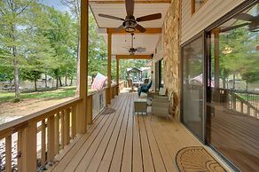 'liberty Lodge': Lakefront Cottage w/ Porch & Dock