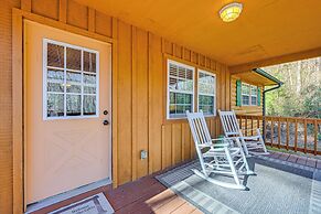 8 Mi to Chattooga River: Pet-friendly Mtn Cabin