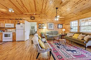 8 Mi to Chattooga River: Pet-friendly Mtn Cabin