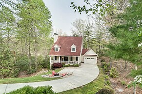 Helen Retreat w/ Hot Tub, 2 Mi to Downtown!