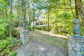 Helen Retreat w/ Hot Tub, 2 Mi to Downtown!