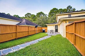 Soothing Savannah Townhome With Patio!