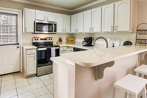 Soothing Savannah Townhome With Patio!