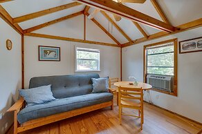 Buena Vista Cabin: Tranquil Haven Near Town Square