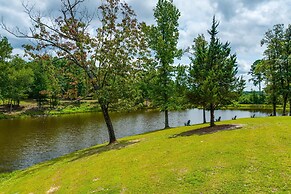 Buena Vista Cabin: Tranquil Haven Near Town Square
