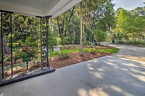 Elegant Savannah Hideaway w/ Private Garden
