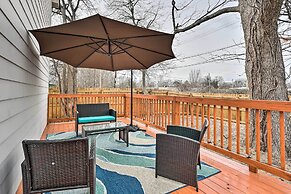 Chic Memphis Home w/ Deck ~ 2 Mi to Dtwn!