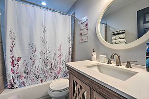 Chic Memphis Home w/ Deck ~ 2 Mi to Dtwn!