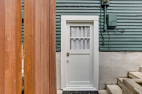 3 Mi to Dtwn Seattle: Queen Anne Apartment!