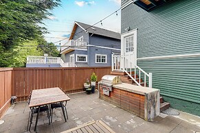 3 Mi to Dtwn Seattle: Queen Anne Apartment!