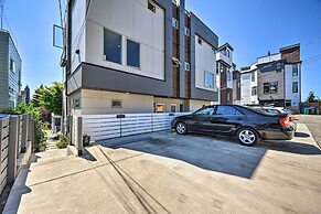 Seattle Retreat w/ Canal + Mountain Rooftop Views!