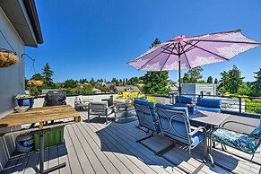 Seattle Retreat w/ Canal + Mountain Rooftop Views!