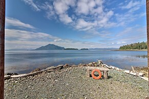 Oceanfront Craig Apt: Grill, Fishing On-site!