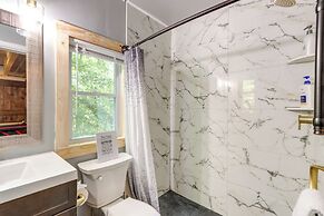 Custom-built Luxury Cabin w/ Tesla Charger!