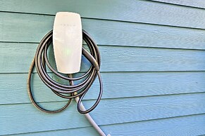 Custom-built Luxury Cabin w/ Tesla Charger!