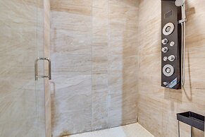 < 1 Mi to Lake Lanier: Gainesville Getaway!