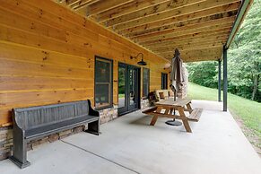 Spacious Blue Ridge Cabin w/ Private Hot Tub!