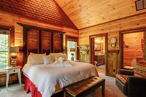 Spacious Blue Ridge Cabin w/ Private Hot Tub!