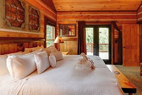 Spacious Blue Ridge Cabin w/ Private Hot Tub!
