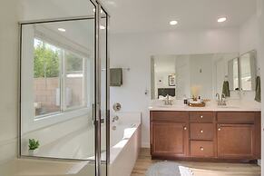 Game Room, Hot Tub & Gas Grill: Chic Indio Oasis!