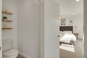 Game Room, Hot Tub & Gas Grill: Chic Indio Oasis!