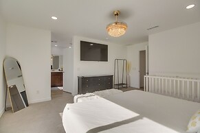 Game Room, Hot Tub & Gas Grill: Chic Indio Oasis!