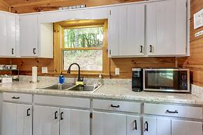 Charming Blue Ridge Cabin w/ Game Room & Hot Tub!