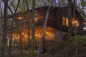 Charming Blue Ridge Cabin w/ Game Room & Hot Tub!