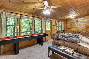 Charming Blue Ridge Cabin w/ Game Room & Hot Tub!