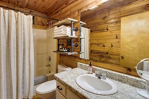 Charming Blue Ridge Cabin w/ Game Room & Hot Tub!
