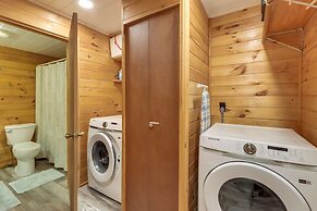 Charming Blue Ridge Cabin w/ Game Room & Hot Tub!