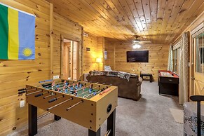 Charming Blue Ridge Cabin w/ Game Room & Hot Tub!
