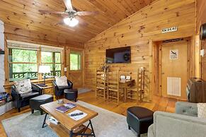 Charming Blue Ridge Cabin w/ Game Room & Hot Tub!