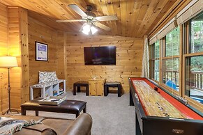 Charming Blue Ridge Cabin w/ Game Room & Hot Tub!