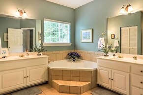 Condo on Kingwood Golf Course ~ 3 Mi to Main St!