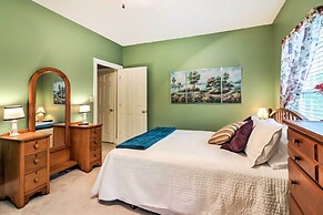 Condo on Kingwood Golf Course ~ 3 Mi to Main St!