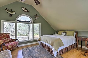 Cozy Creekside Cabin w/ Grill: Fish & Explore!