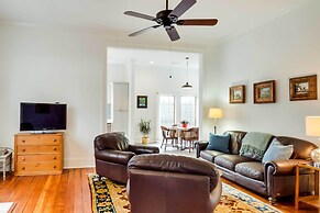 Comfy Central Natchez Hideaway: Walk to Dtwn!