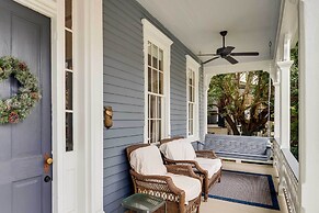 Comfy Central Natchez Hideaway: Walk to Dtwn!