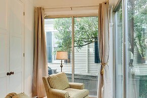 Comfy Central Natchez Hideaway: Walk to Dtwn!