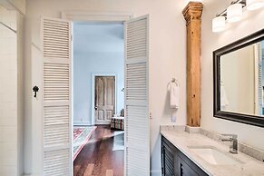 Comfy Central Natchez Hideaway: Walk to Dtwn!
