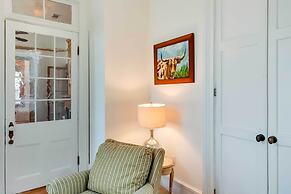 Comfy Central Natchez Hideaway: Walk to Dtwn!